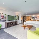 Qv Waterfront Apt With Ac Wifi And Parking